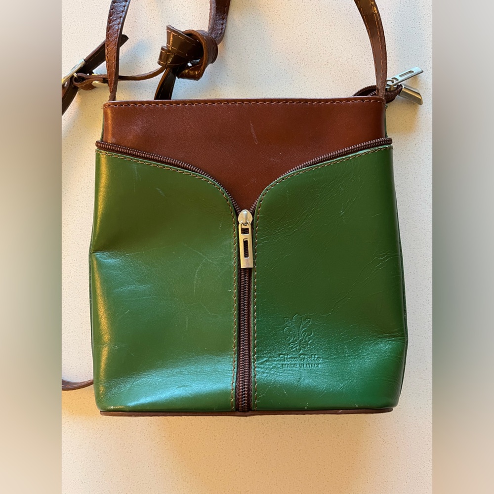 Vera Pelle Green and Brown Italian Leather Bag with Zipper Accent